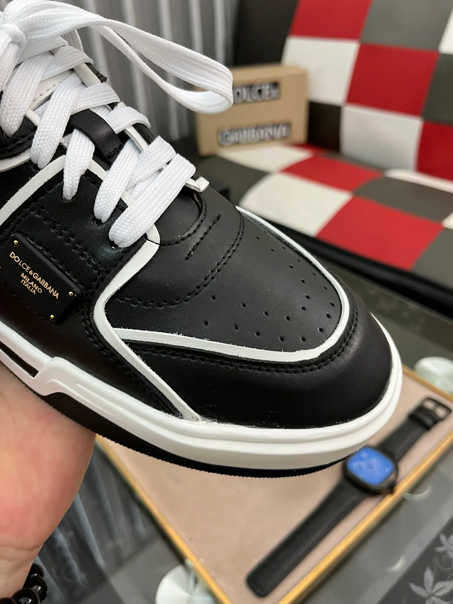 Ex-factory price 480⌚️⌚️DG Men's latest spring and summer 2022, this year's main style, there is no one of them. Super popular and handsome casual shoes. This style inherits the D family's always a little exaggerated yet fashionable style. Exquisite workmanship 🔸Many people love the use of silk cowhide, silk sheepskin lining, [strong][strong][strong] 🔸[strong][strong][strong], a perfect interpretation of the latest inspiration for shoes Classic and fashion are integrated, luxury dream surpasses fashion and high-end quality 💪💪Rubber outsole Size: 38-45, 5⃣️ colors available